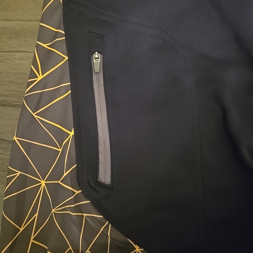 Merrell Black Pullover - Picture 5 of 5